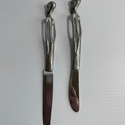 VINTAGE PAIR OF FIGURAL TRIBAL KNIVES