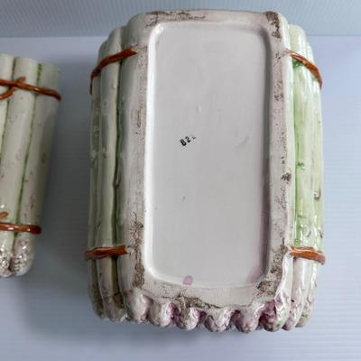 VINTAGE ITALIAN GLAZED CERAMIC ASPARAGUS FORM BOX