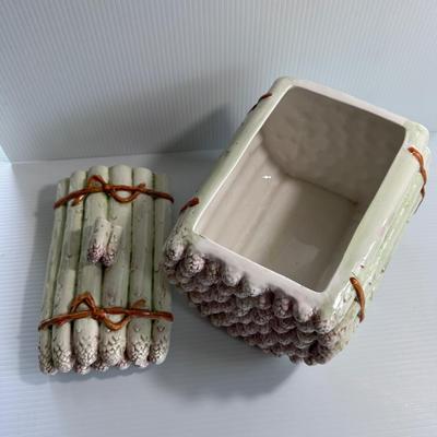 VINTAGE ITALIAN GLAZED CERAMIC ASPARAGUS FORM BOX