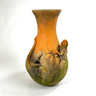 1217 Large Iguana Terracotta Pot