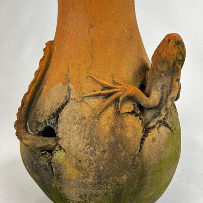 1217 Large Iguana Terracotta Pot