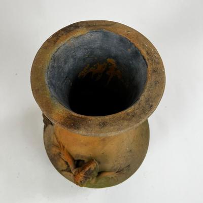 1217 Large Iguana Terracotta Pot