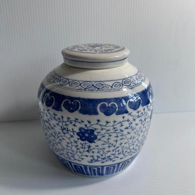 CHINESE BLUE & WHITE GINGER JAR