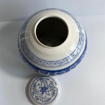 CHINESE BLUE & WHITE GINGER JAR