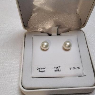 New In Box Vintage 8mm FW Pearl  10K Earrings