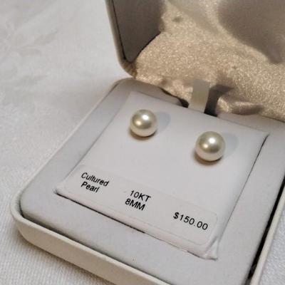 New In Box Vintage 8mm FW Pearl  10K Earrings