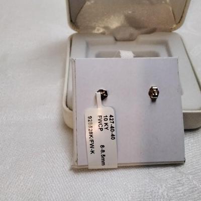 New In Box Vintage 8mm FW Pearl  10K Earrings