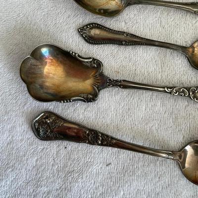 Lot of Fancy Silverplate spoons