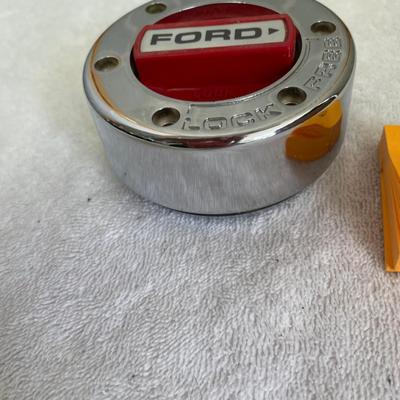 Ford Hub Cap 4 wheel drive