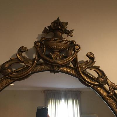 Decorative oval mirror