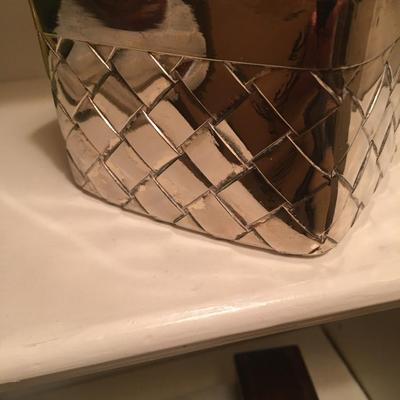 Metal woven box with lid