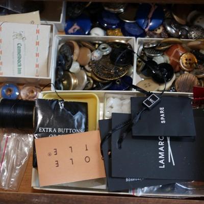 VINTAGE ACCORDIAN STYLE SEWING BOX/ NICE FINISH AND STOCKED FULL