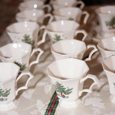 NIKKO CHRISTMAS TIME DINNERWARE 10 11 1/2" PLATES, SERVING PIECES /COFFEE CUPS AND SAUCERS