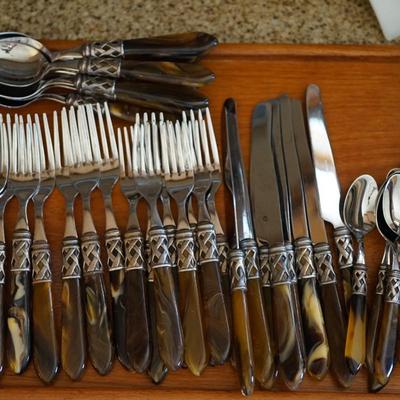 ITALIAN CRAFTED FAUX AGATE HANDLED FLATWARE W/ STAINLESS OVERLAY WEAVE