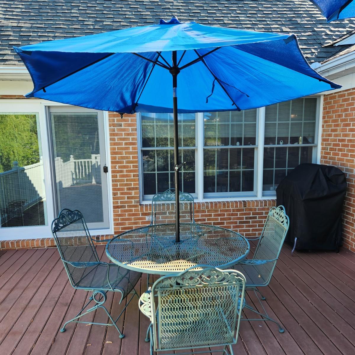 Wire Mesh Patio Table W 4 Spring Chairs 48" Diameter with Umbrella and