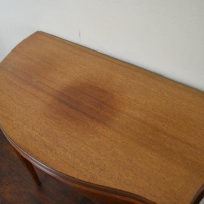 LOT 214. VINTAGE FOLDING GATE LEG TABLE