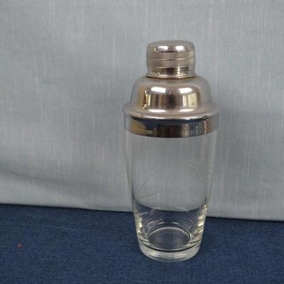 LOT 224. HOME DECOR, BARWARE AND GREEK VASE