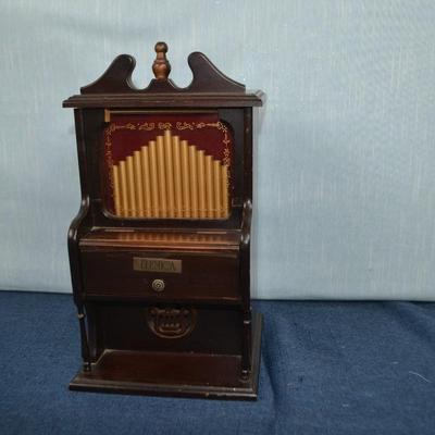 LOT 226. VINTAGE MUSIC BOX BY SANKYO