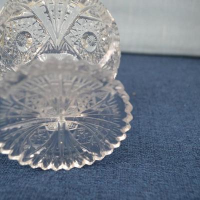 LOT 227. GLASSWARE AND VINTAGE PEPPER GRINDER MUSIC BOX