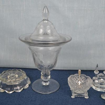 LOT 228. DECORATIVE GLASSWARE