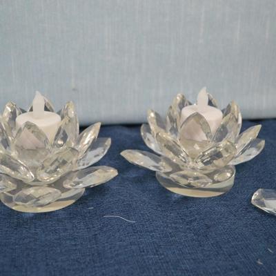 LOT 228. DECORATIVE GLASSWARE