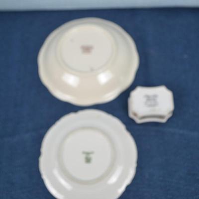 LOT 229. VARIETY OF PLATES AND TEA BAG REST