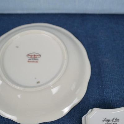 LOT 229. VARIETY OF PLATES AND TEA BAG REST