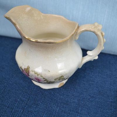 LOT 229. VARIETY OF PLATES AND TEA BAG REST