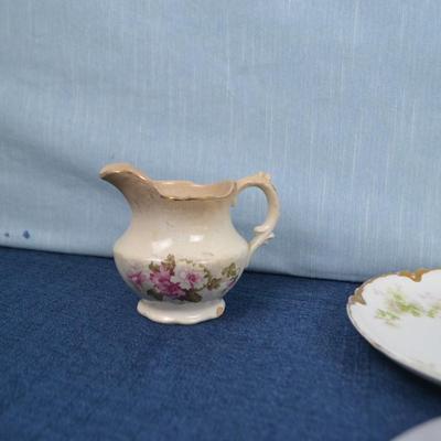 LOT 229. VARIETY OF PLATES AND TEA BAG REST