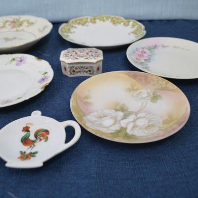 LOT 229. VARIETY OF PLATES AND TEA BAG REST