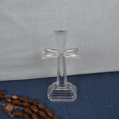 LOT 231. VINTAGE WOOD ROSARY 63" LONG AND GLASS CROSS