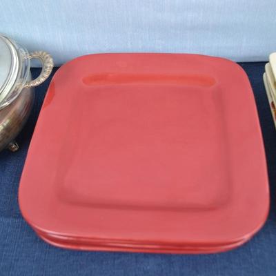 LOT 233. PLATES AND VINTAGE SILVER PLATED SERVING DISH