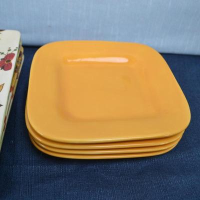LOT 233. PLATES AND VINTAGE SILVER PLATED SERVING DISH