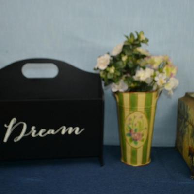 LOT 234. HOME DECOR AND MAGAZINE RACK
