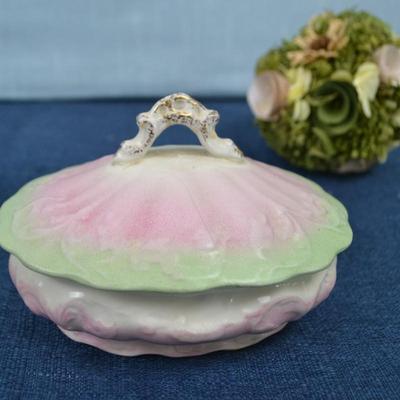 LOT 235. HOME DECOR ITEMS