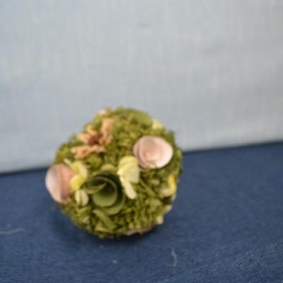 LOT 235. HOME DECOR ITEMS