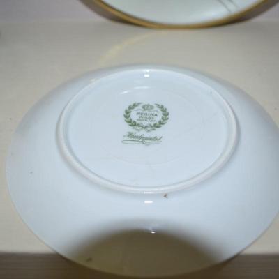 LOT 236. DECORATIVE PLATES AND POT