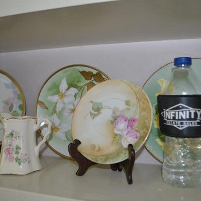 LOT 236. DECORATIVE PLATES AND POT