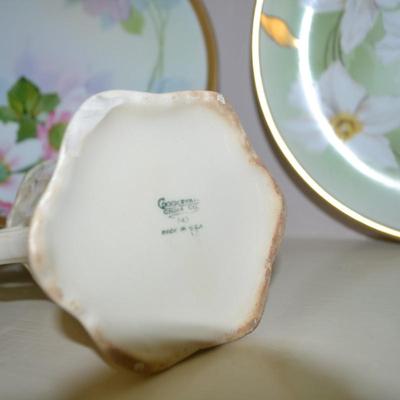 LOT 236. DECORATIVE PLATES AND POT