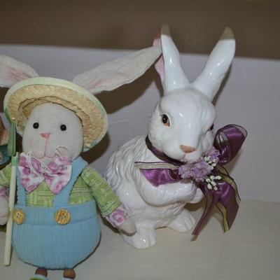 LOT 239. EASTER DECOR