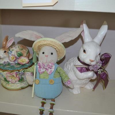 LOT 239. EASTER DECOR