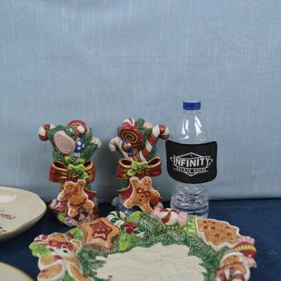 LOT 304. HOLIDAY DECOR AND PLATES