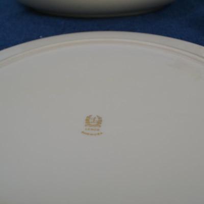 LOT 304. HOLIDAY DECOR AND PLATES