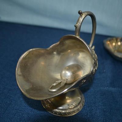 LOT 305 BOWLS AND DECOR