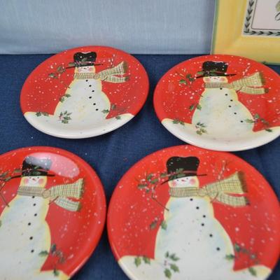 LOT 311. HOLIDAY PLATES