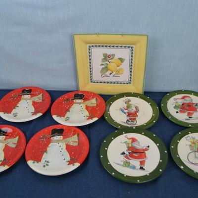 LOT 311. HOLIDAY PLATES