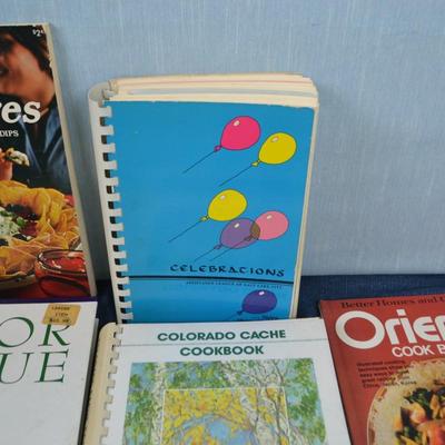 LOT 312. COOK BOOK COLLECTION