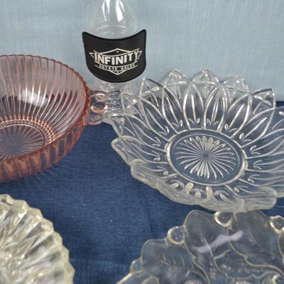 LOT 313. GLASSWARE PLATES