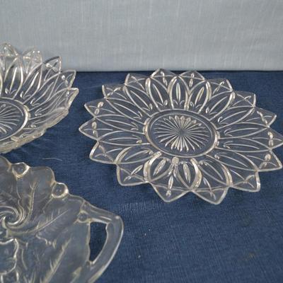 LOT 313. GLASSWARE PLATES