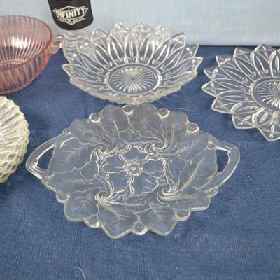 LOT 313. GLASSWARE PLATES